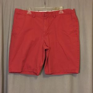 Men’s khaki shorts